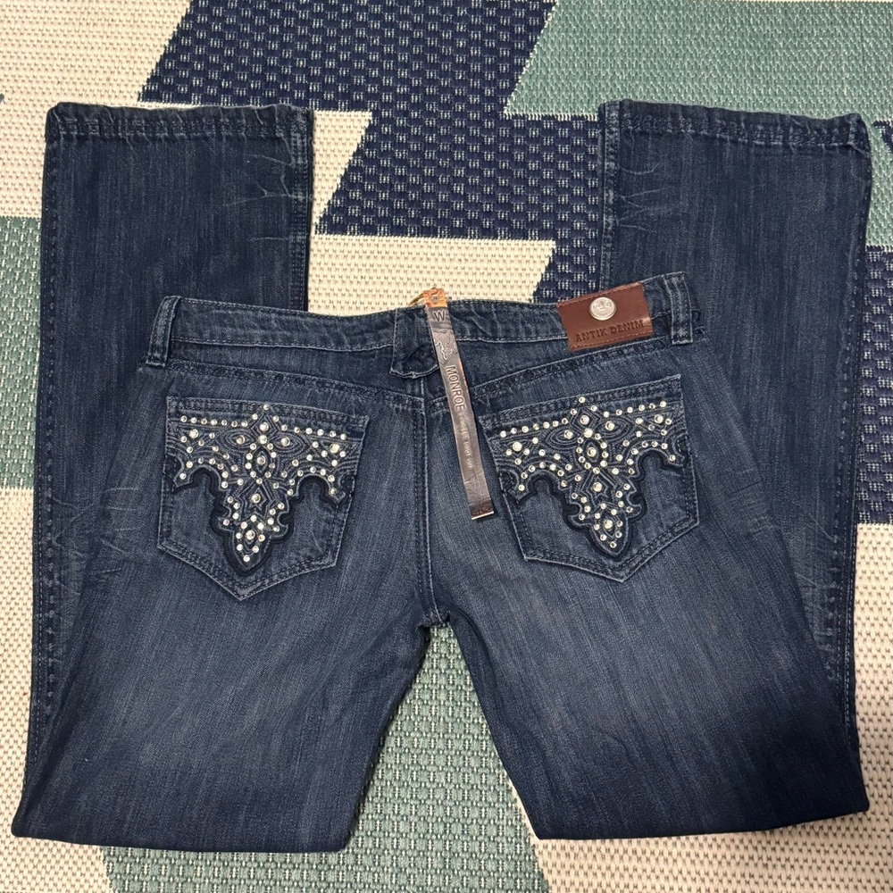 Antik denim 
Waist 31
In great condition 
Rhinestone detail